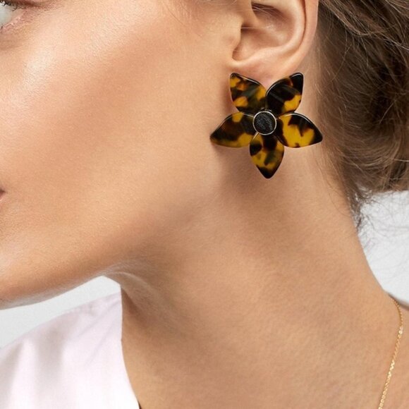 BaubleBar Mini Ashaya Resin Flower Earrings - Picture 4 of 4